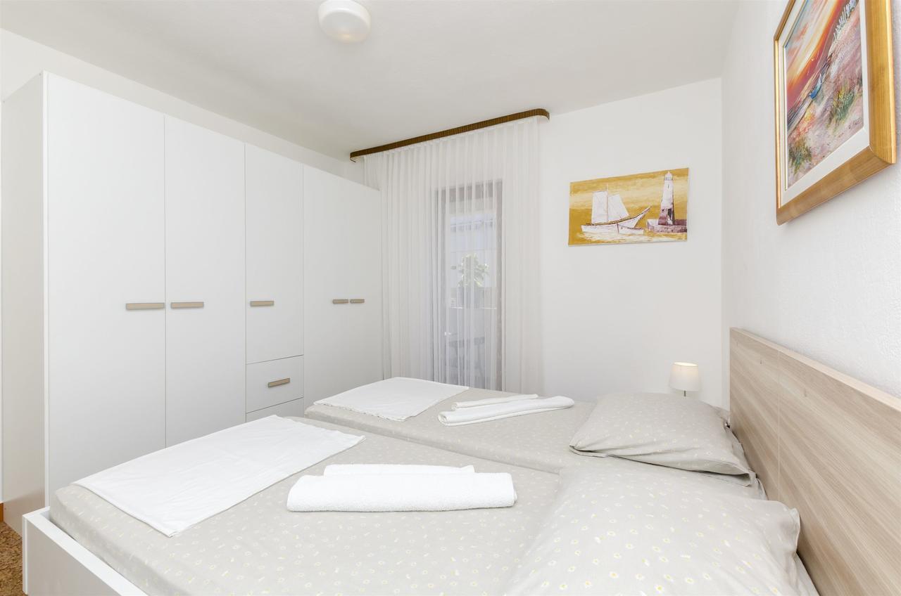 Apartments Denis Supetar Exterior photo